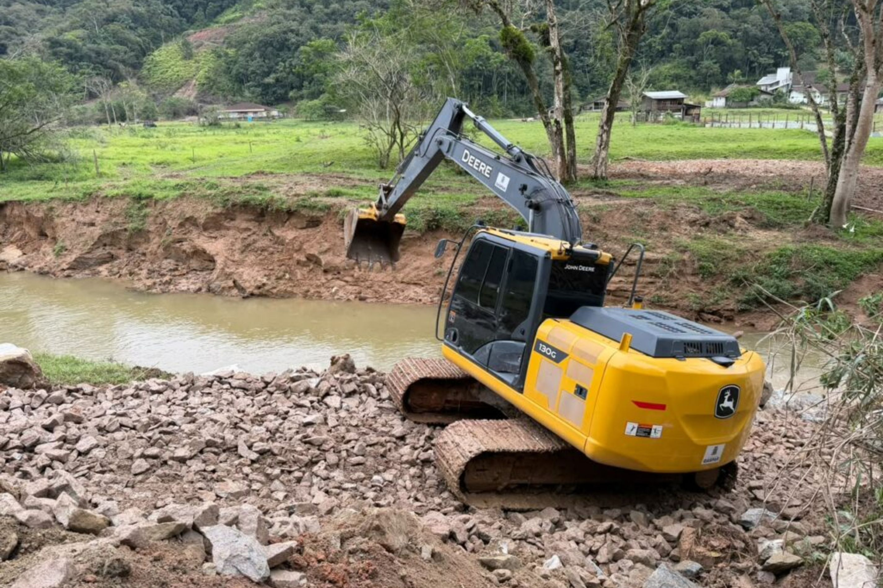 Enrocamento vai recuperar trecho da Estrada Geral do Gaspar Grande