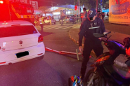 Agentes de tr�nsito s�o atropelados em frente � Vila Germ�nica, em Blumenau