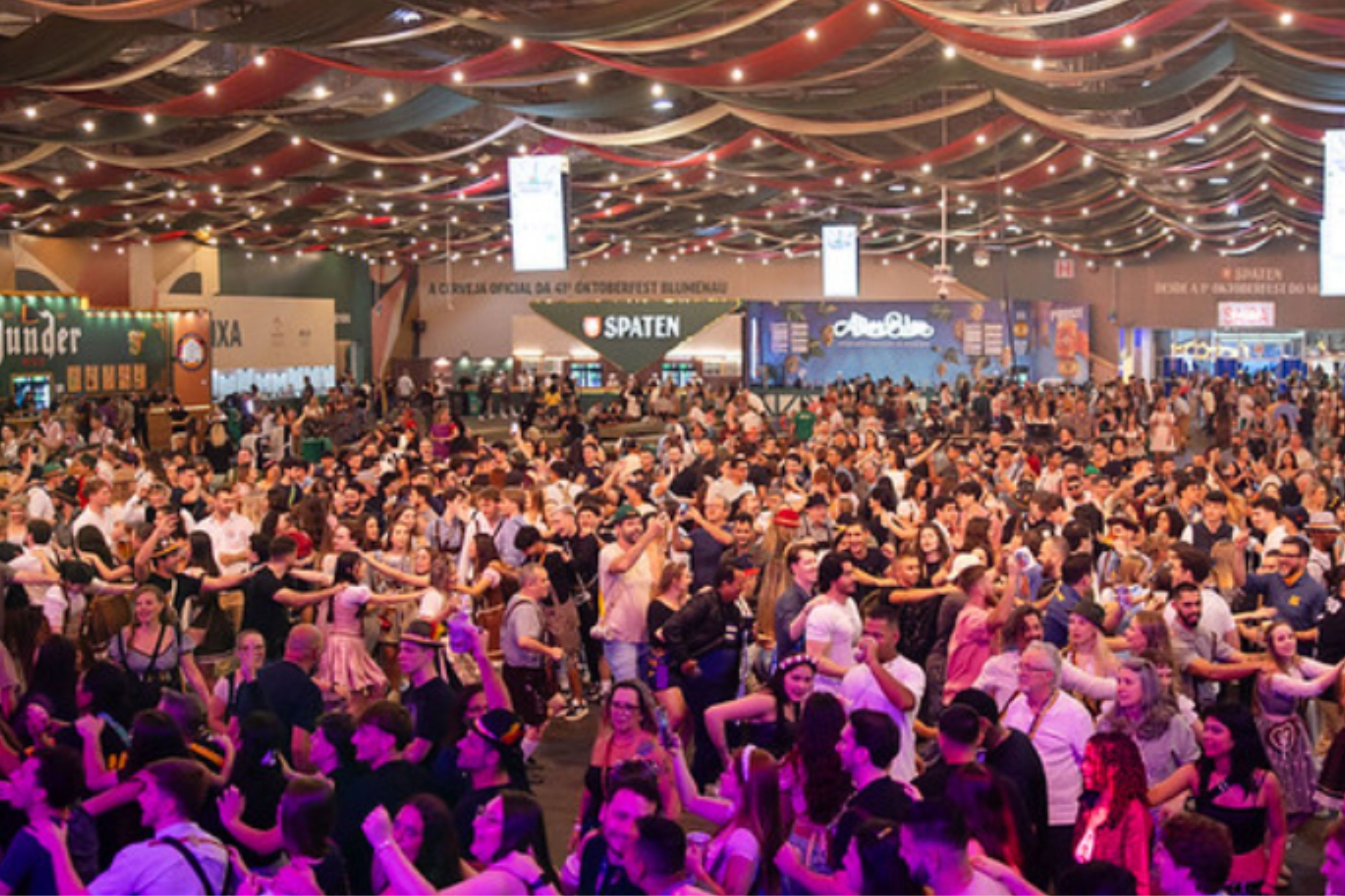 P�blico da Oktoberfest j� passa de 478 mil pessoas; 82 mil foram em um �nico dia