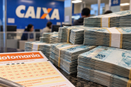 Ganhador de aposta feita em Gaspar retira pr�mio de R$14 milh�es da Lotomania na Caixa