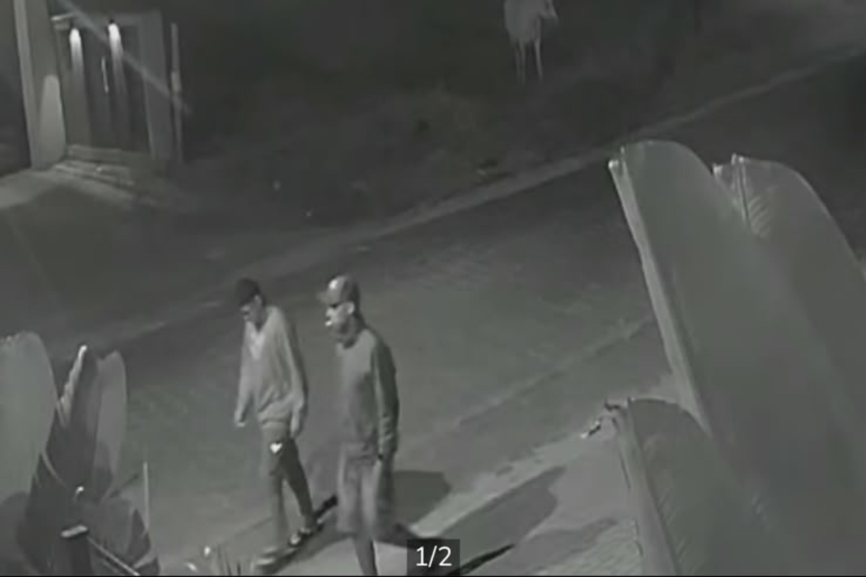 C�mera grava bandidos que tentaram atirar em homem durante assalto em Ilhota